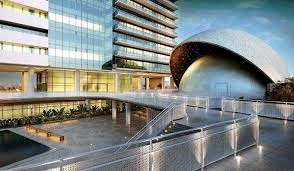 Torre empresarial do Complexo Praça Pamplona